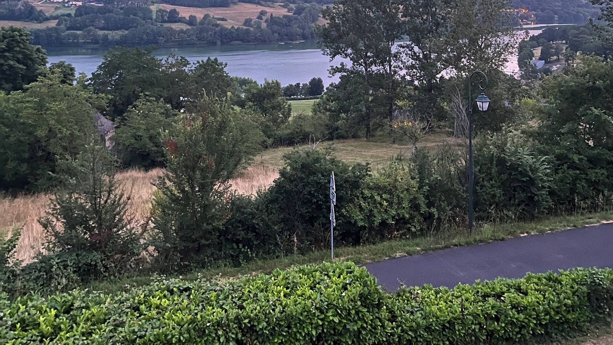 Lissac-sur-Couze House | Maison Avec vue sur le lac du Causse