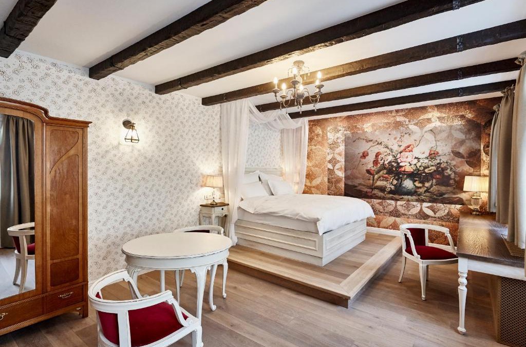 Castle Hill Hotel | Maison Bistro & Hotel