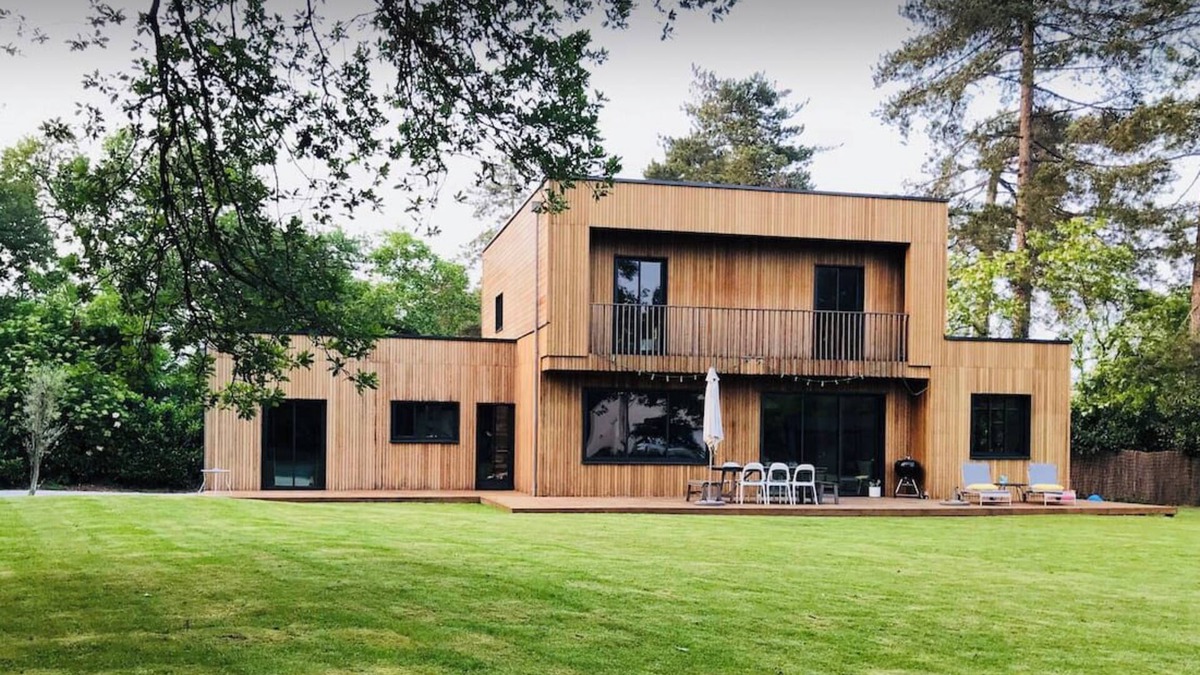 Saint-Denis-en-Val House | Maison bois architecte piscine spa près de la Loire