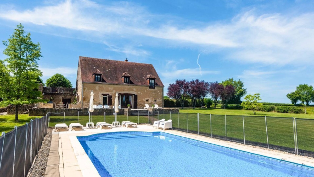 Moulins Engilbert Villa | Maison Bourguignonne