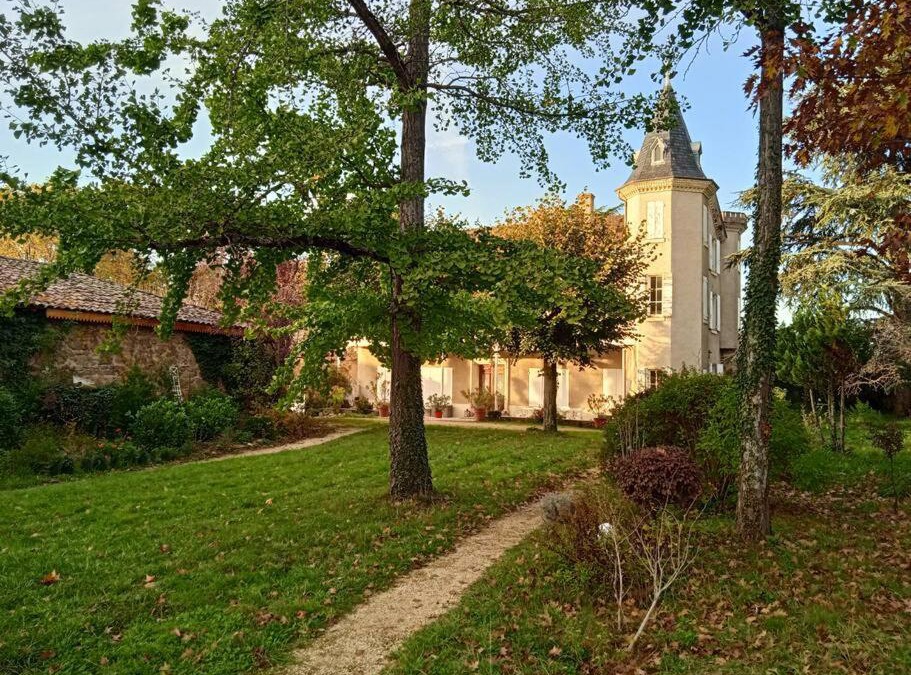 Quintenas Villa | Maison calme avec piscine entourée de son parc