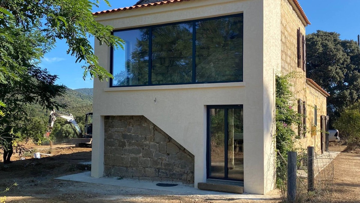 Sartene House | Maison Cantonnière en Pierre Entièrement Rénovée sur un Terrain Agréable