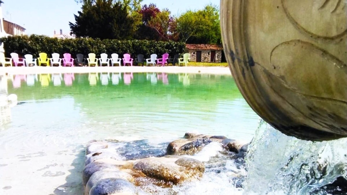 Saint-Georges-du-Bois House | Maison Charentaise Avec Piscine Naturelle