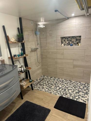 Chennevieres-sur-Marne Apartment | Maison Changrila