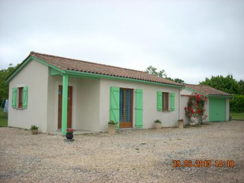 Saint-Meard-de-Drone House | Maison charmante avec terrasse, jardin clos et animaux acceptés - FR-1-616-90