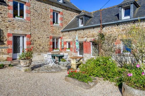 Pordic House | Maison chaleureuse à Pordic avec jardin et cheminée