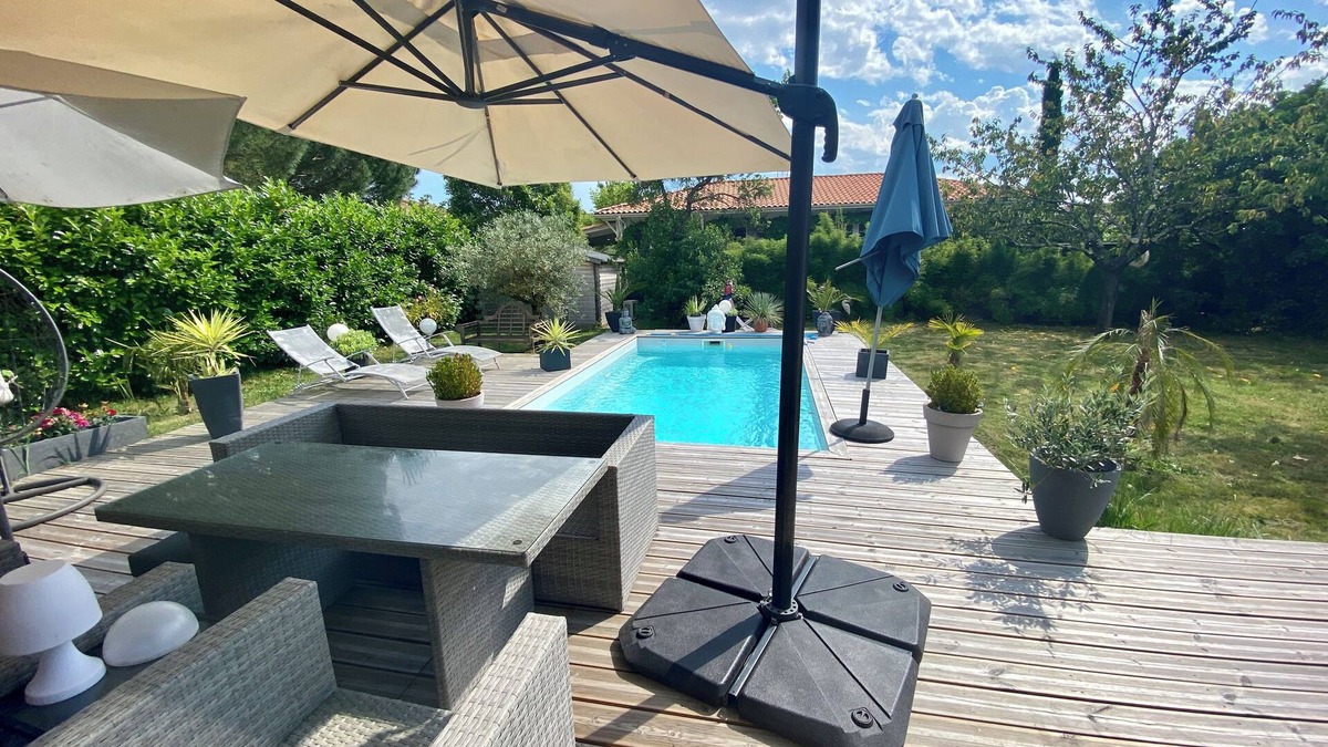 Saint-Loubes House | Maison Chaleureuse Avec Piscine Proche de Bordeaux