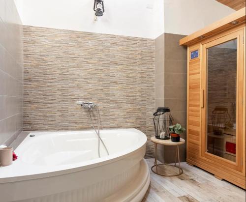 Camino Apartment | Maison Champagne