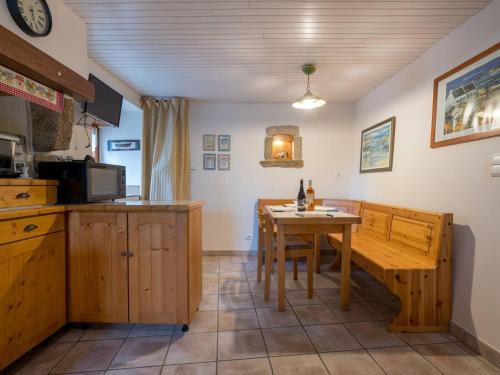 Crach Villa | Maison Charmante à Crac'h - 3 Pièces - 4 Pers - Wifi - Proche Plages - FR-1-477-42