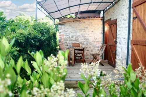 Milhars House | Maison charmante à Milhars avec terrasse et vue sur la ville
