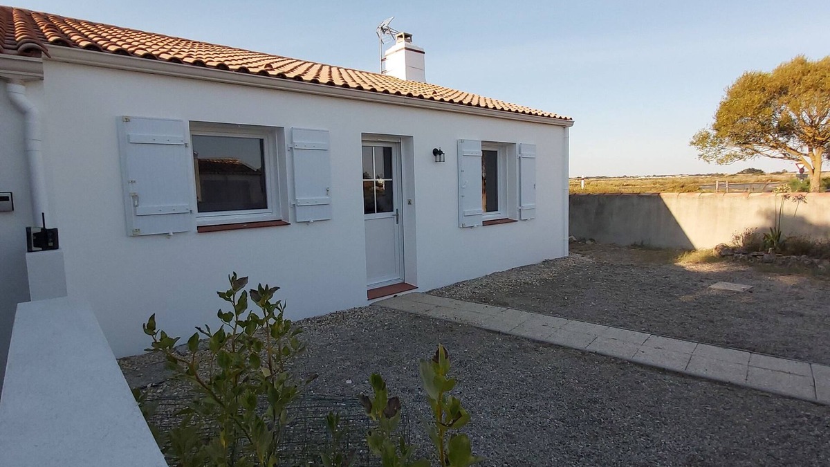 L'Epine House | Maison Claire et Chaleureuse Avec Extérieur Clos, Idéale Pour les Familles