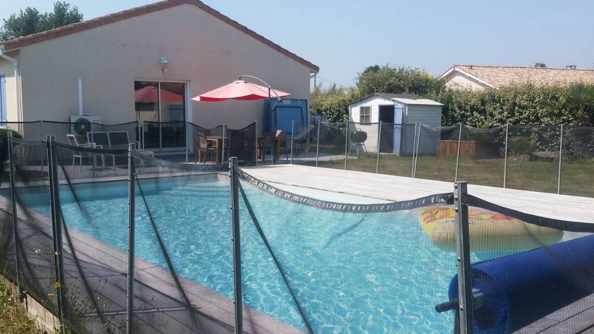 Izon House | Maison Climatisée Avec Piscine Chauffée 3 Chambres, 20 km de Bordeaux