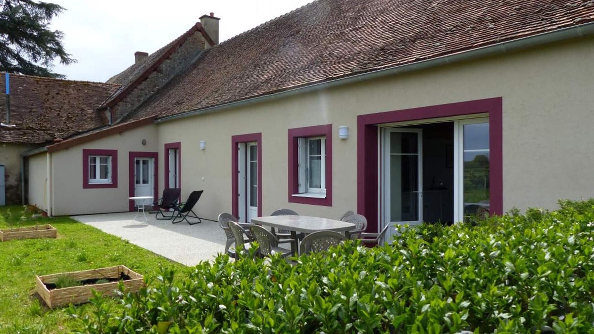 Monetay-sur-Loire Cottage | "Maison Confortable en Campagne avec Terrasse, Wi-Fi, Parking Privé et Accessibilité PMR"