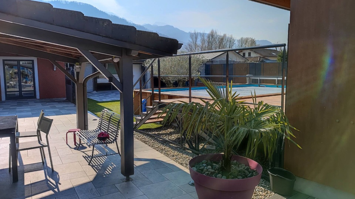 Brignoud House | Maison Conviviale Avec Piscine