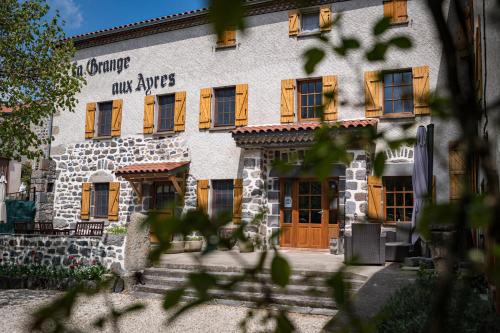 Olloix House | Maison d'Hôte la Grange aux Ayres