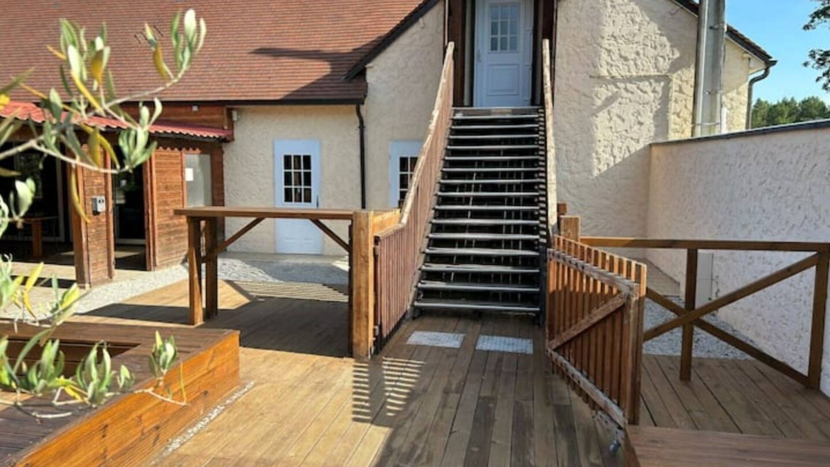 Yvre-le-Polin House | Maison D'hôtes 30 Couchages