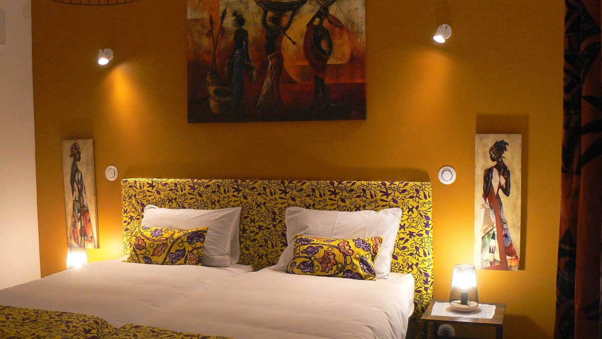 Saint-Laurent-la-Roche House | Maison D'hôtes Chambre Africaine