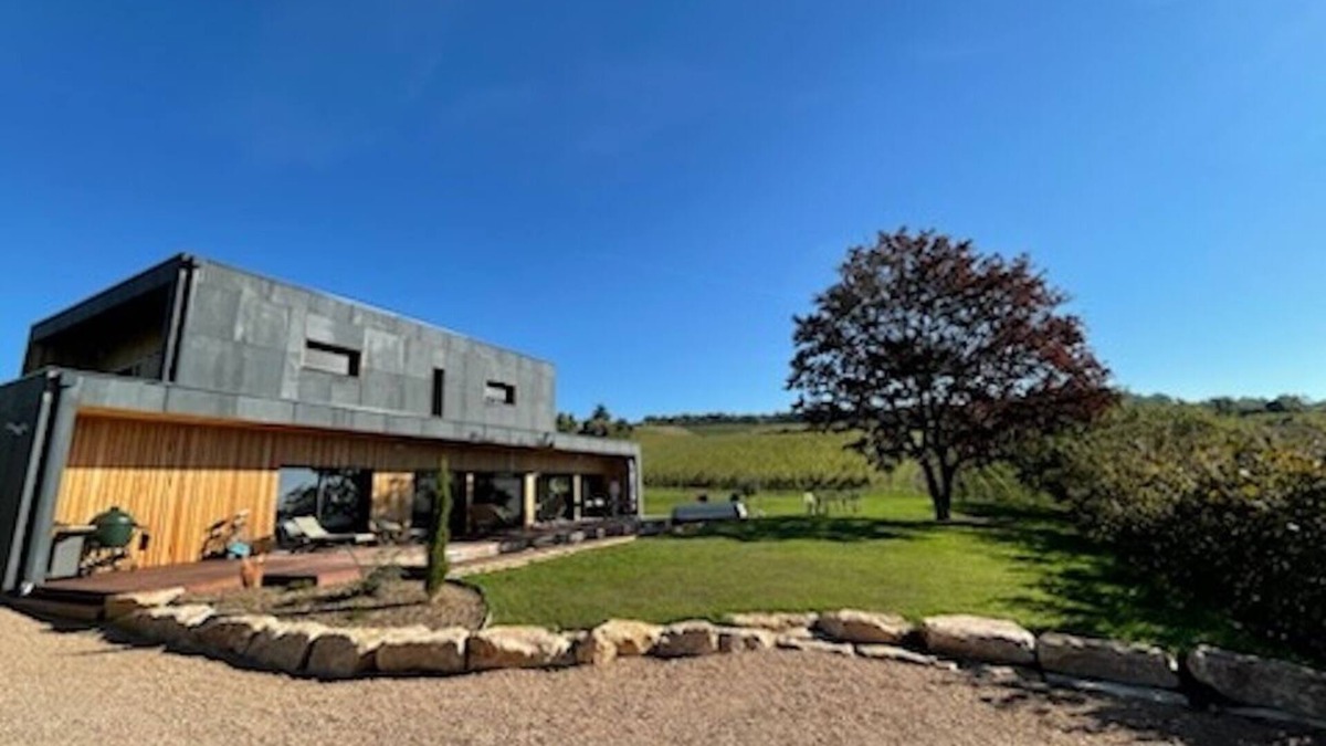 La Roche-Vineuse Bed & Breakfast | Maison D'hôtes Le Cube - La Roche Vineuse