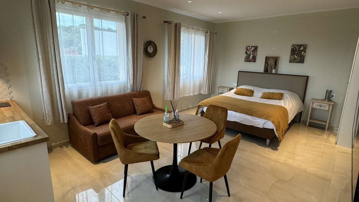 Ceyreste Apartment | Maison d'hôte - Fully-equipped studio overlooking the Mediterranean