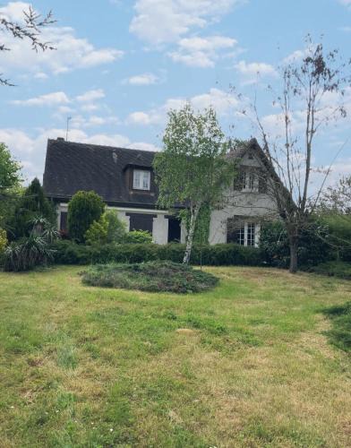 Dun-sur-Auron House | Maison dans un grand parc