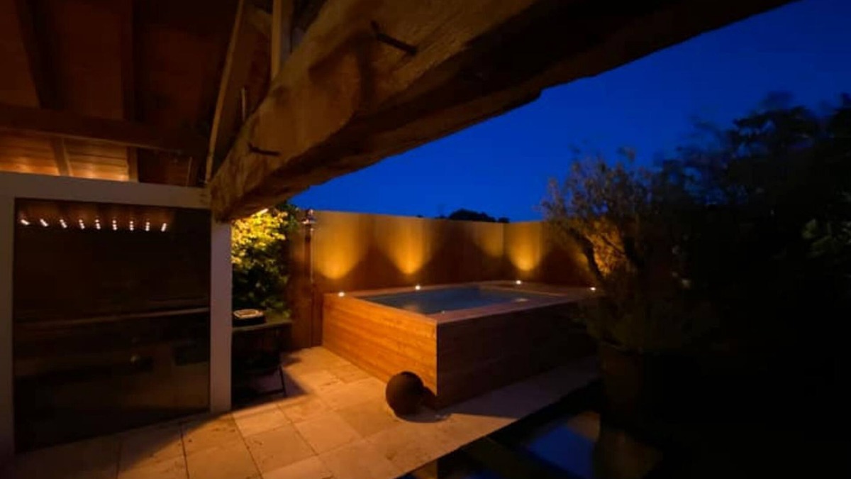 Les Echets House | Maison Darchitecte Avec Toit Terrasse Piscine
