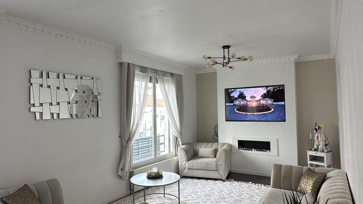 Vitry-sur-Seine House | Maison de 200m2 Avec Jardin et Piscine à la Porte de Paris