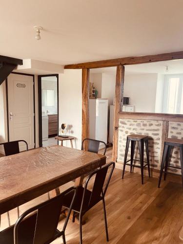 Saint-Santin-Cantales House | Maison de campagne