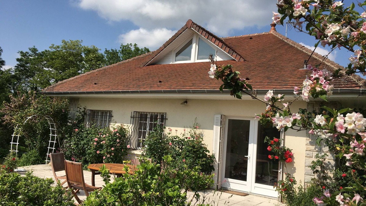 Marnay House | Maison de Campagne Avec Piscine Privée Entourée D'un Joli Jardin Sans vis à vis
