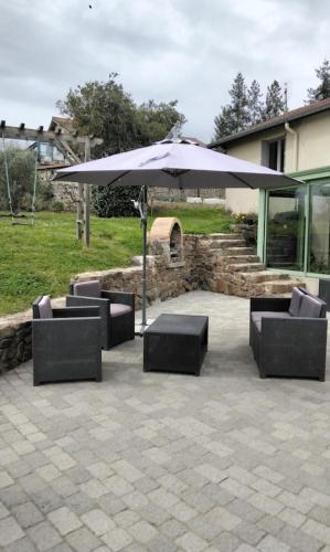 Saint-Galmier House | Maison de campagne dans un village de caractère