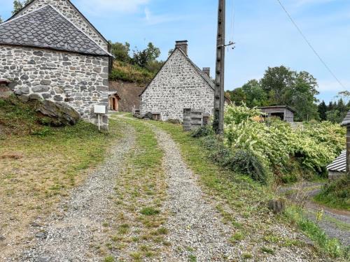 Chastreix House | Maison de campagne spacieuse à Chastreix avec cheminée
