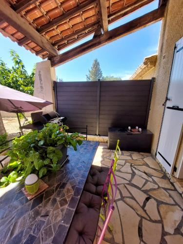 Autignac House | Maison de charme à Autignac avec vue sur jardin et montagne