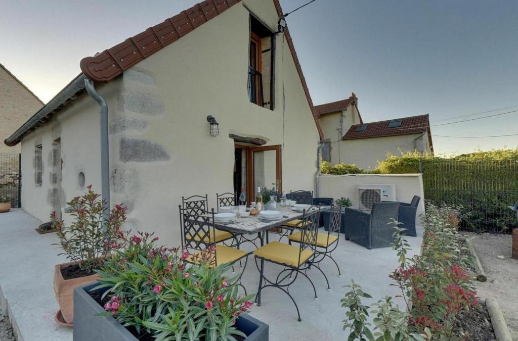 Taxat-Senat House | Maison de charme 18e siècle avec jardin, parking et modernité – proche de Vichy et Charroux - FR-1-489-393