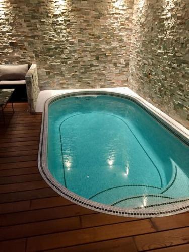 Vanves Villa | Maison de charme avec Piscine intérieure & Jardin