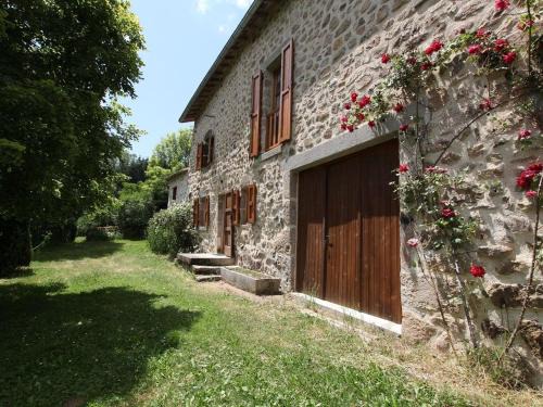 Allegre House | Maison de charme en pierre au bord d’un ruisseau, proche d’un bourg médiéval – Jardin et garage inclus - FR-1-582-151