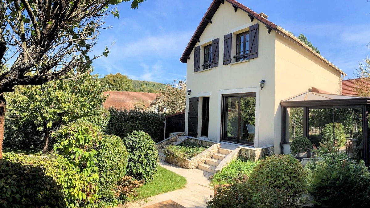 Bievres Villa | Maison de Charme Proche Paris, un Havre de Paix Avec Piscine et Salle de Sport !