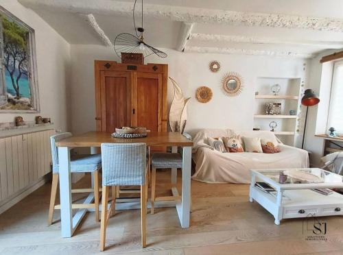 Les Roches-de-Condrieu Villa | Maison de village avec terrasse et espace de plaisance au bords du Rhône