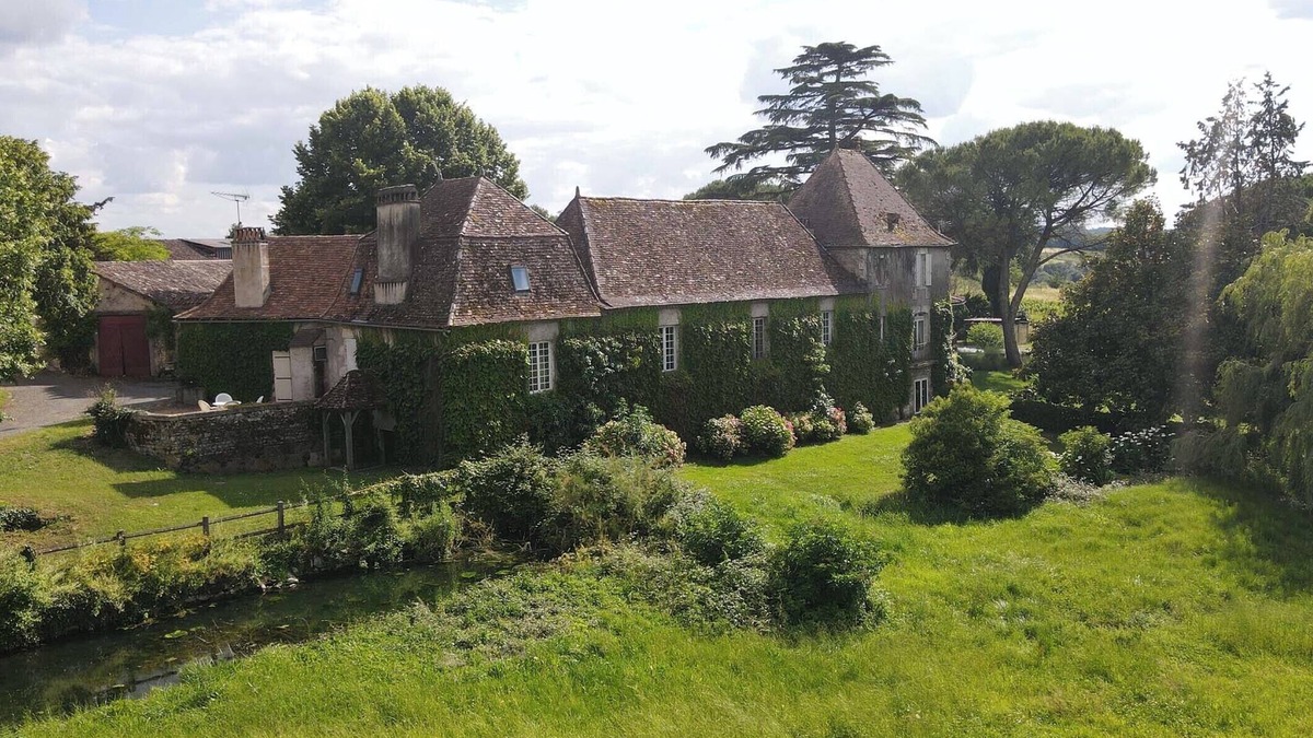 Pomport House | Maison de maitre with beautiful views over the vineyards. Large swimming pool.