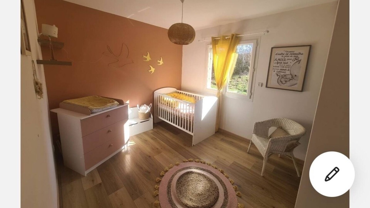 Commelle-Vernay House | Maison de Plein Pied