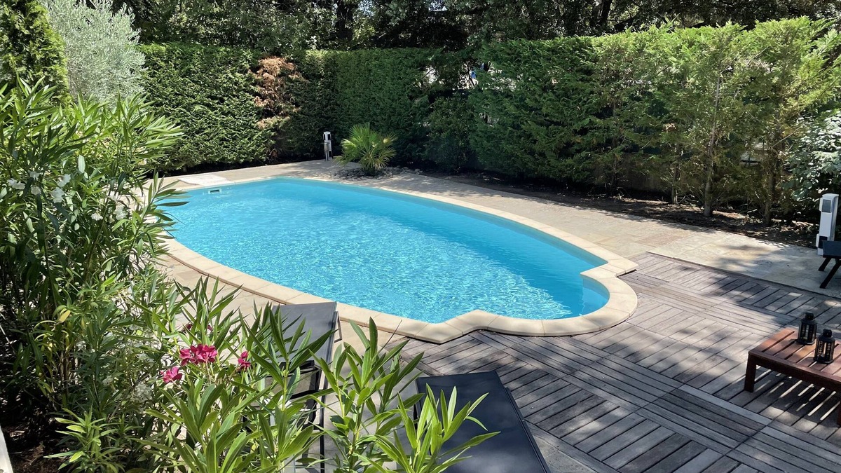Lamanon House | Maison de Vacances 4 Chambres Avec Piscine Privée en Provence