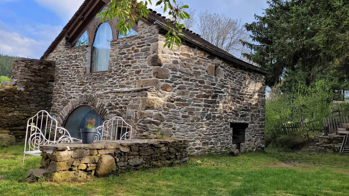 Le Bleymard Villa | Maison de Vacances Face au Mont Lozère au Milieu des Bois