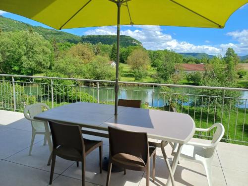 Ornans House | Maison de Vacances - vue panoramique rivière