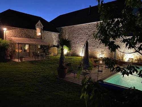 Condat House | Maison de village avec piscine privative - gite-loubaribas