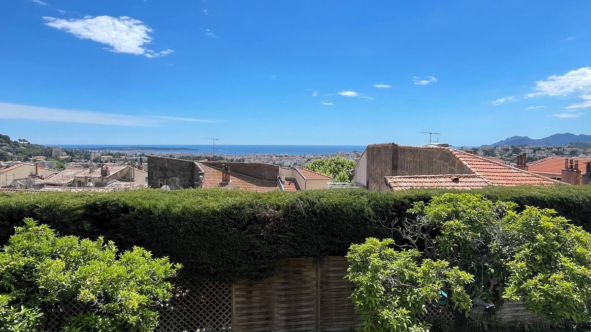 Le Cannet House | Maison de Village, vue mer Avec Vieux Lavoir. Animaux de Compagnie Acceptés