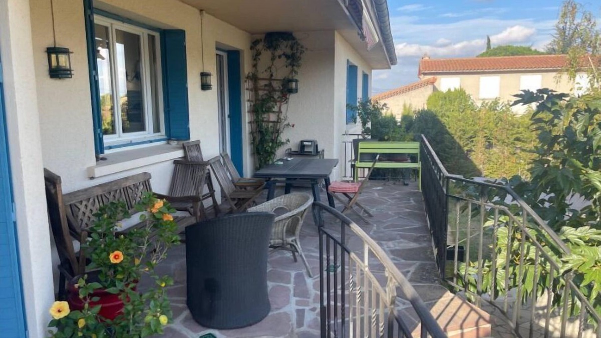 Carcassonne House | Maison de Ville Avec Piscine, Jardin, Terrain de Boule, Salle de Jeux