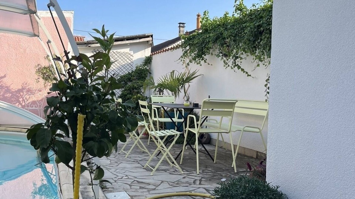Begles House | Maison de Ville. Patio et Piscine aux Beaux Jours. 4 Chambres, 2 Sdb. Au Calme