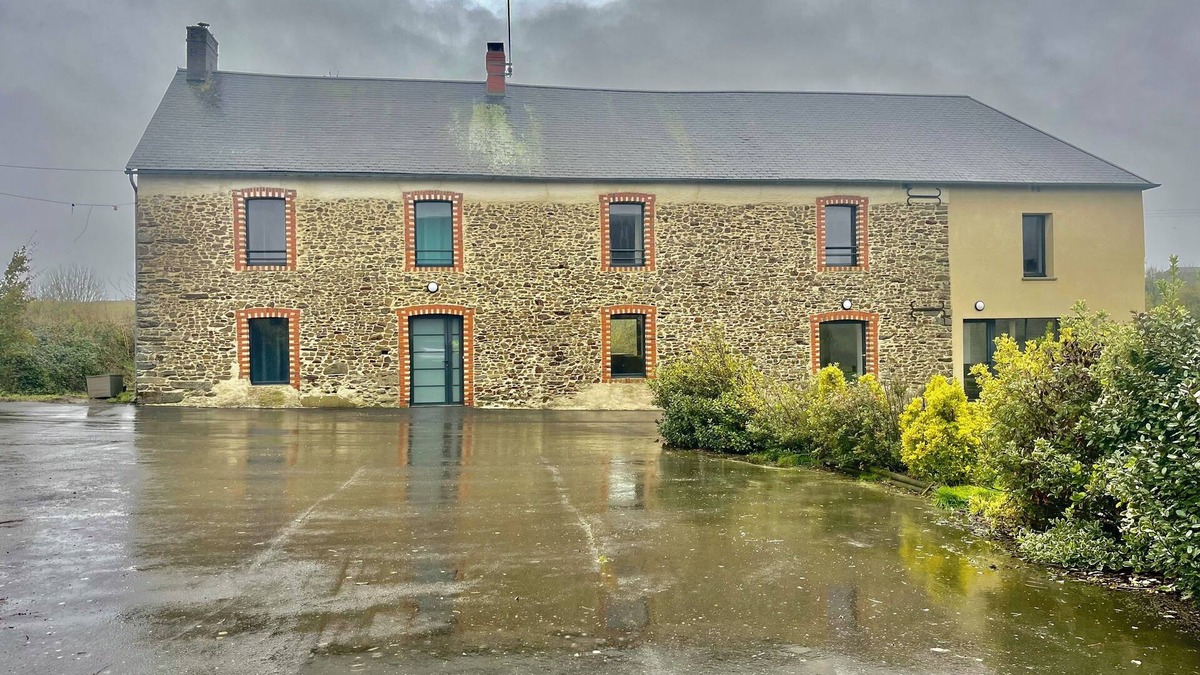 Canisy House | Maison des H, by the lake
