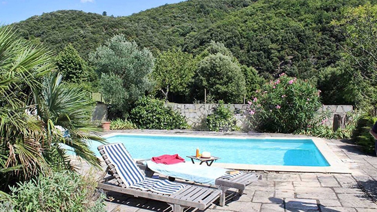 Premian Bed & Breakfast | Maison des Rêves-as seen on House Hunters International! 1-3 bedrooms ensuite