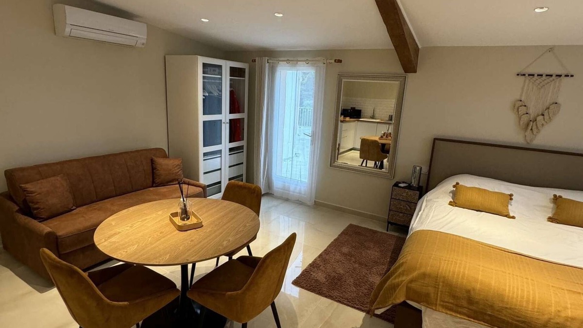Ceyreste Apartment | Maison Dhôtes - Studio Tout Équipé Avec Balcon