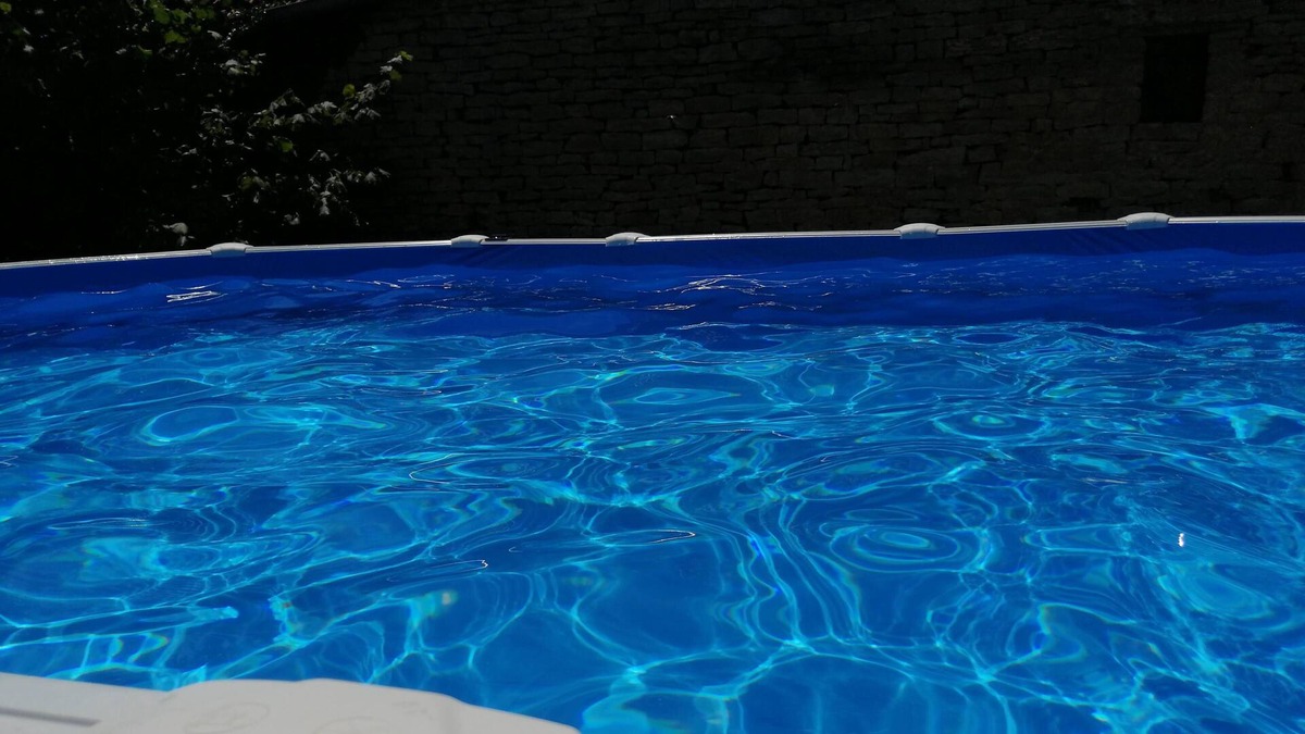 Tournans House | Maison Disponible en Juillet Avec Spa, Sauna et Piscine Hors sol
