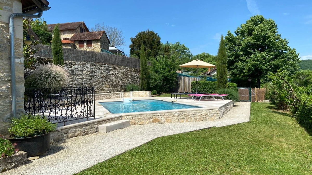Saint-Amand-de-Coly House | Maison du Bourg with private pool - Charming gîte for 4 near SARLAT